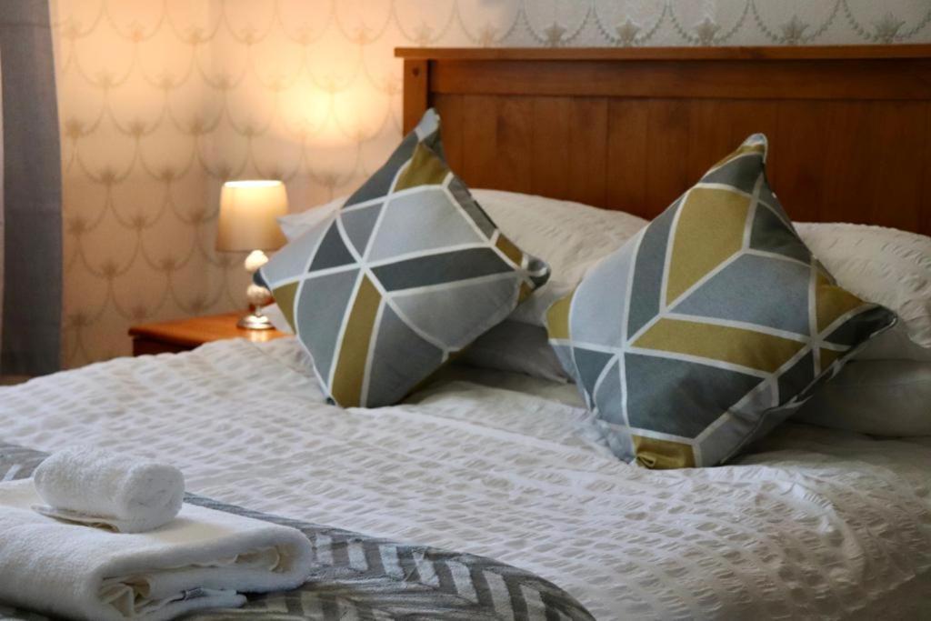 Exquisite Folk Victorian One-bed House: *