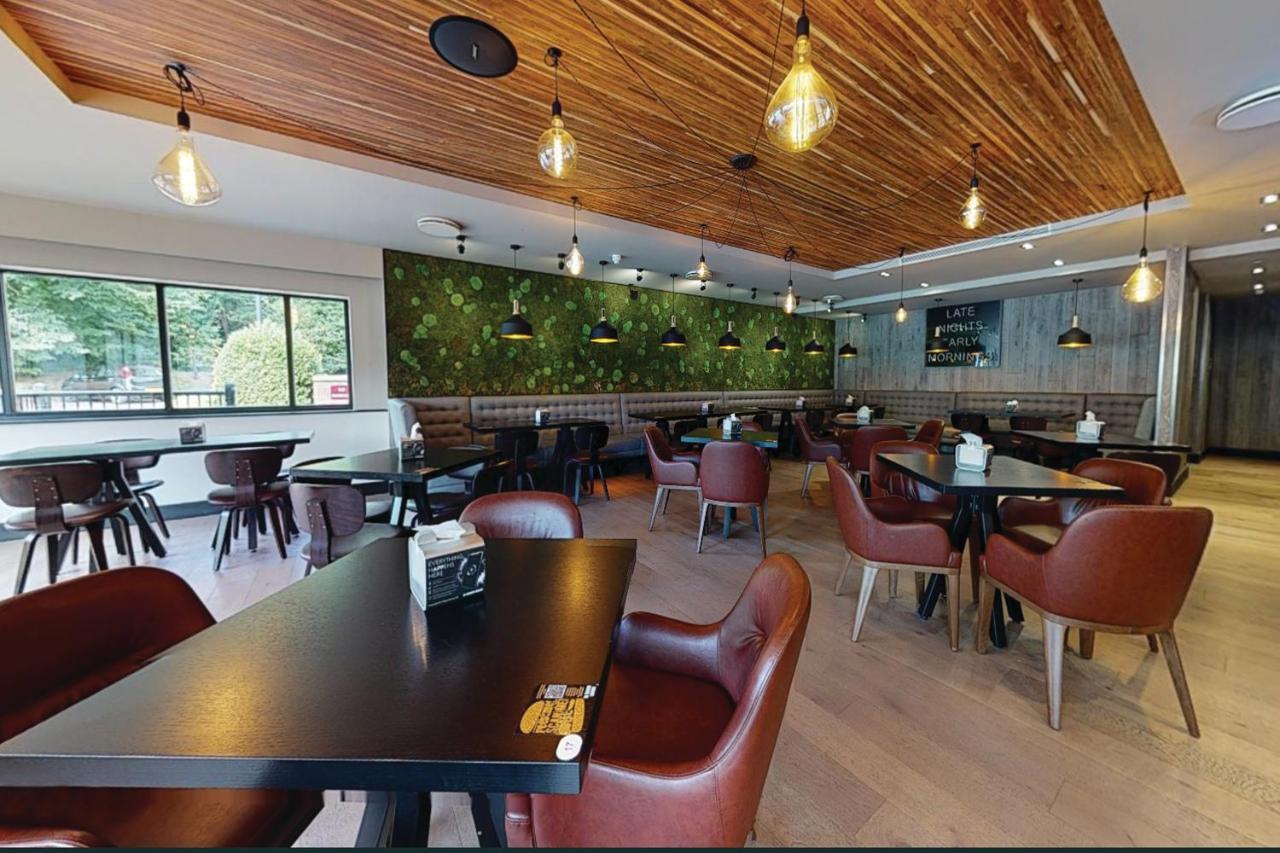 Hotel Village Leeds North 3*