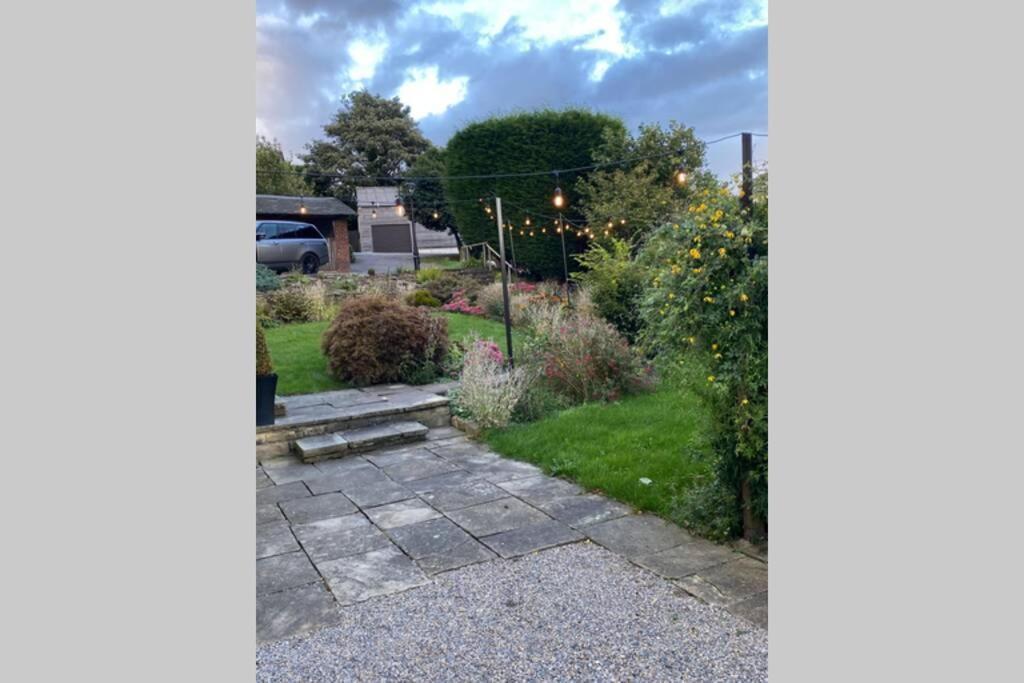 Coach House, 5.8 Acres With Hot Tub And Lake Holiday home Leeds (West Yorkshire)