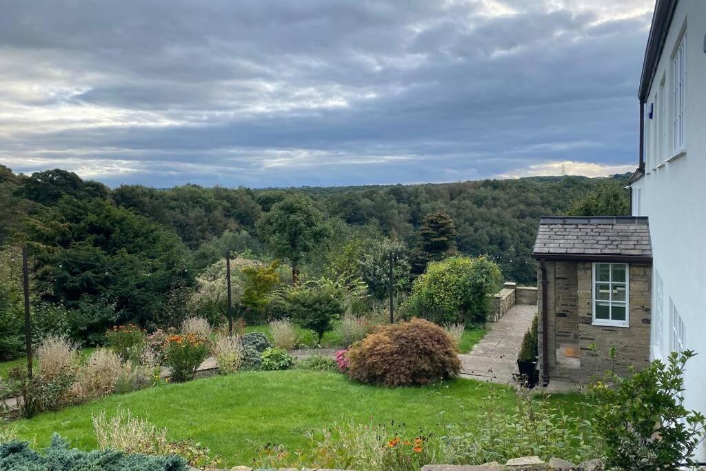 Coach House, 5.8 Acres With Hot Tub And Lake Leeds (West Yorkshire)