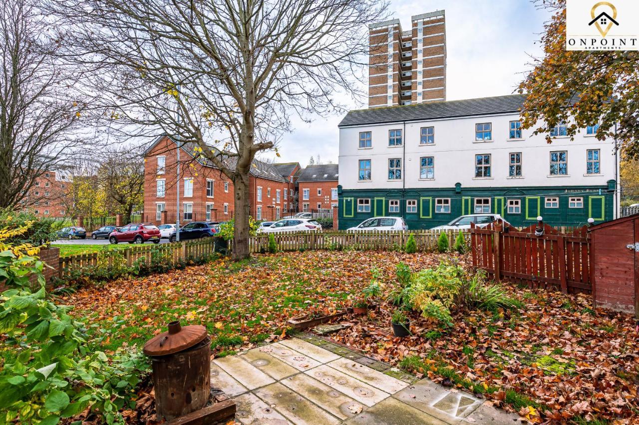 Holiday home ✰Convenient 2 Bedroom Apt Close To Centre - Parking✰