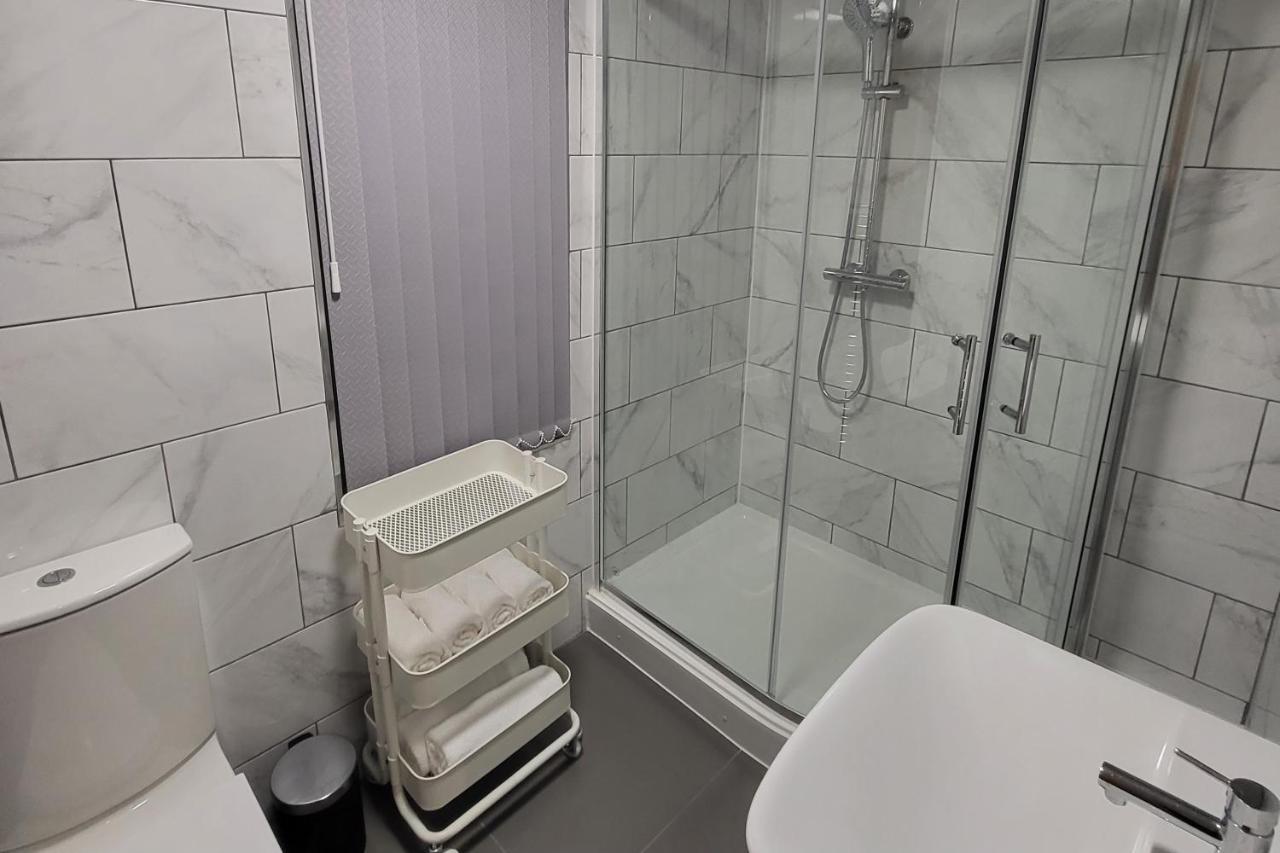 Kepler Modern 4 Bedroom 1 Mile From Leeds Centre * Leeds (West Yorkshire)