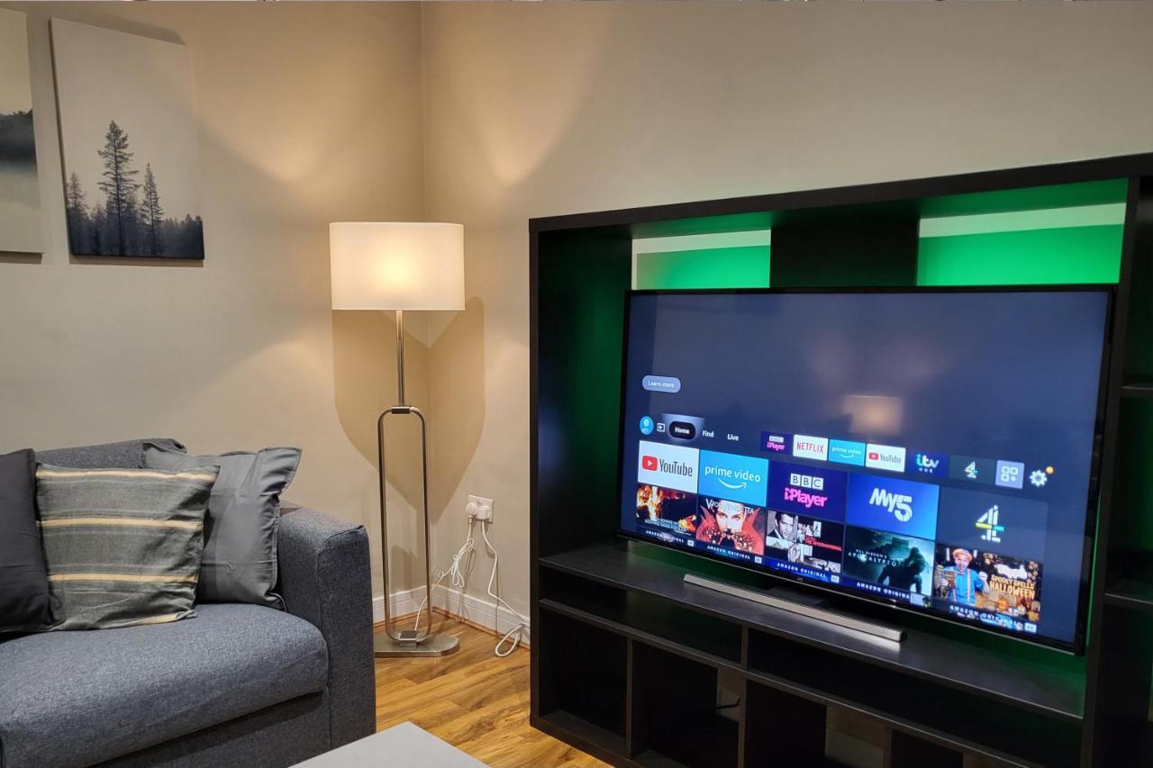 Kepler Modern 4 Bedroom 1 Mile From Leeds Centre *