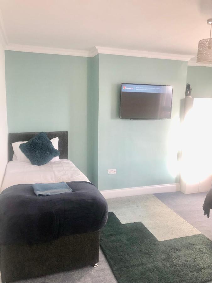 Beautiful 3 Bedroom 2 Bathroom House Close To Centre Apartment Leeds (West Yorkshire)