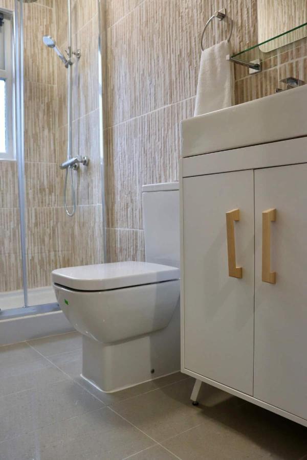 Apartment Entire Family Vacation . Wifi . Free Parking Leeds (West Yorkshire)