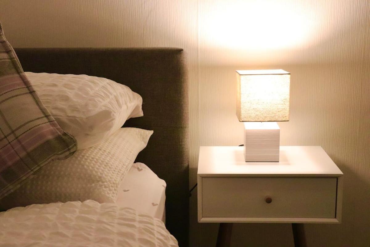 Entire Family Vacation . Wifi . Free Parking Apartment Leeds (West Yorkshire)