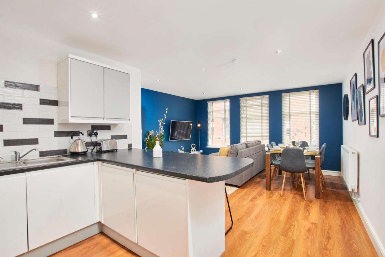 Stunning City Centre 3 Bed, 3 Bath - Sleeps 8! Apartment