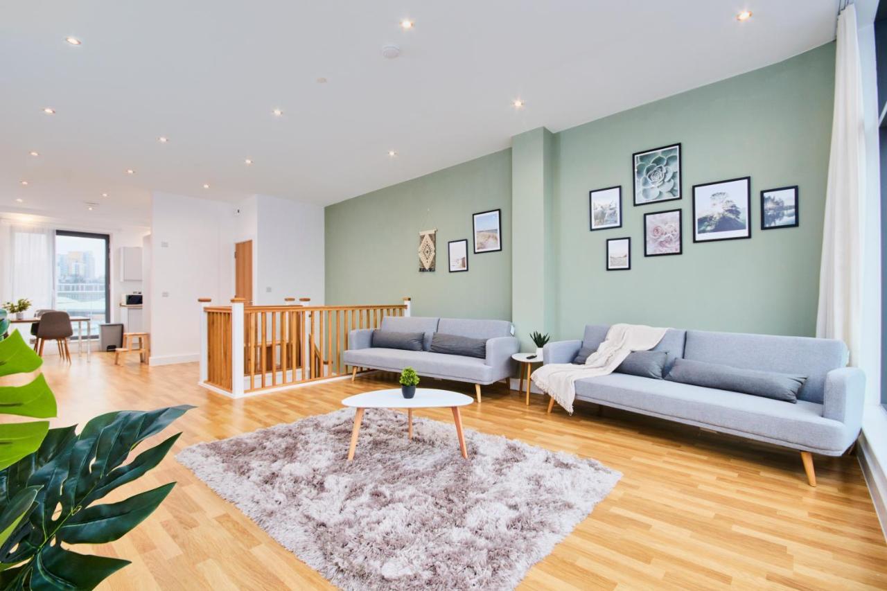 Large Duplex Penthouse - Parking * Leeds (West Yorkshire)