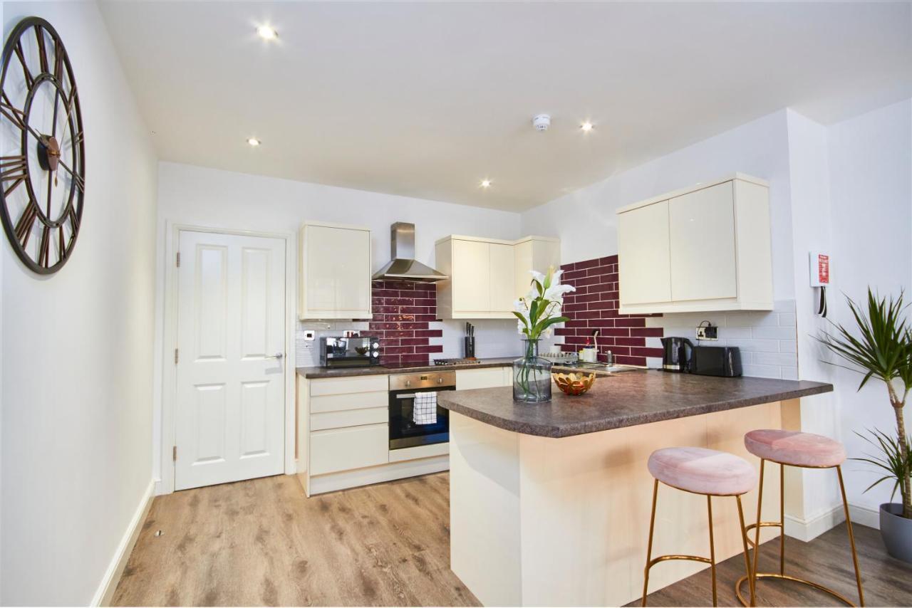 Stunning 2 Bed - Location Apartment *