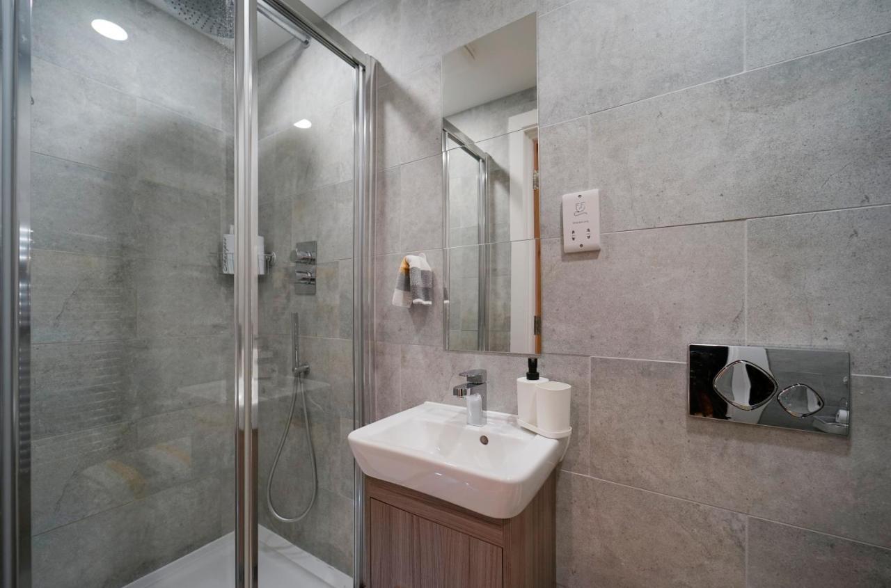 Apartment Modern 2 Bed With Juliet Balcony - Dhb *
