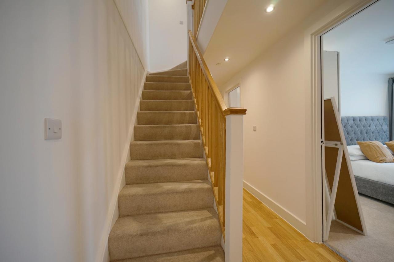 Modern 2 Bed With Juliet Balcony - Dhb Leeds (West Yorkshire)