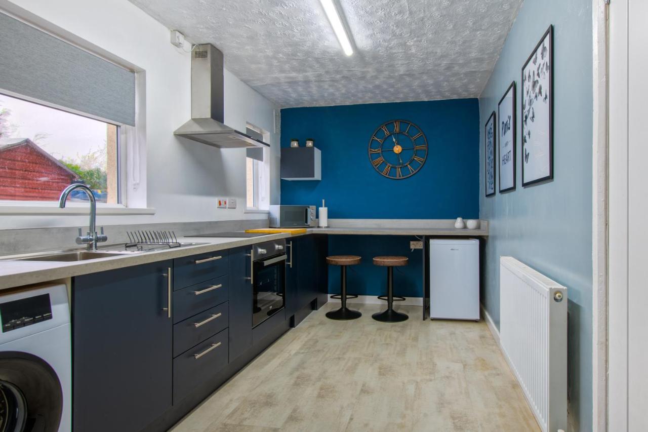 Rookwood House - Spacious With Free Parking - Short Leeds Holiday home