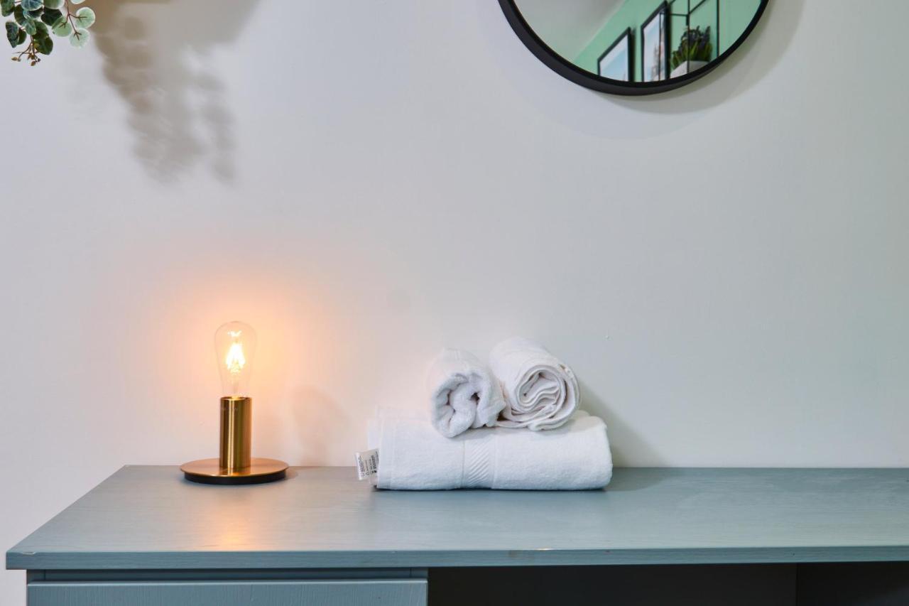 Stunning City Centre 3 Bed, 3 Bath - Sleeps 8! Apartment