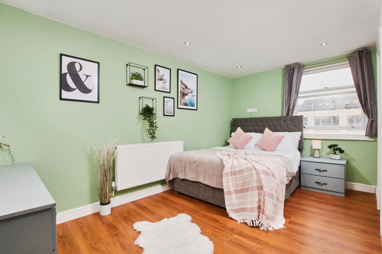 Stunning City Centre 3 Bed, 3 Bath - Sleeps 8! * Leeds (West Yorkshire)