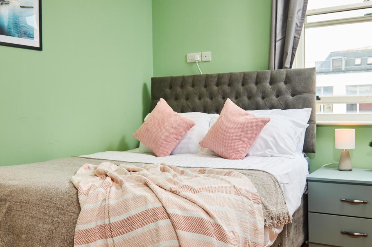 Stunning City Centre 3 Bed, 3 Bath - Sleeps 8!