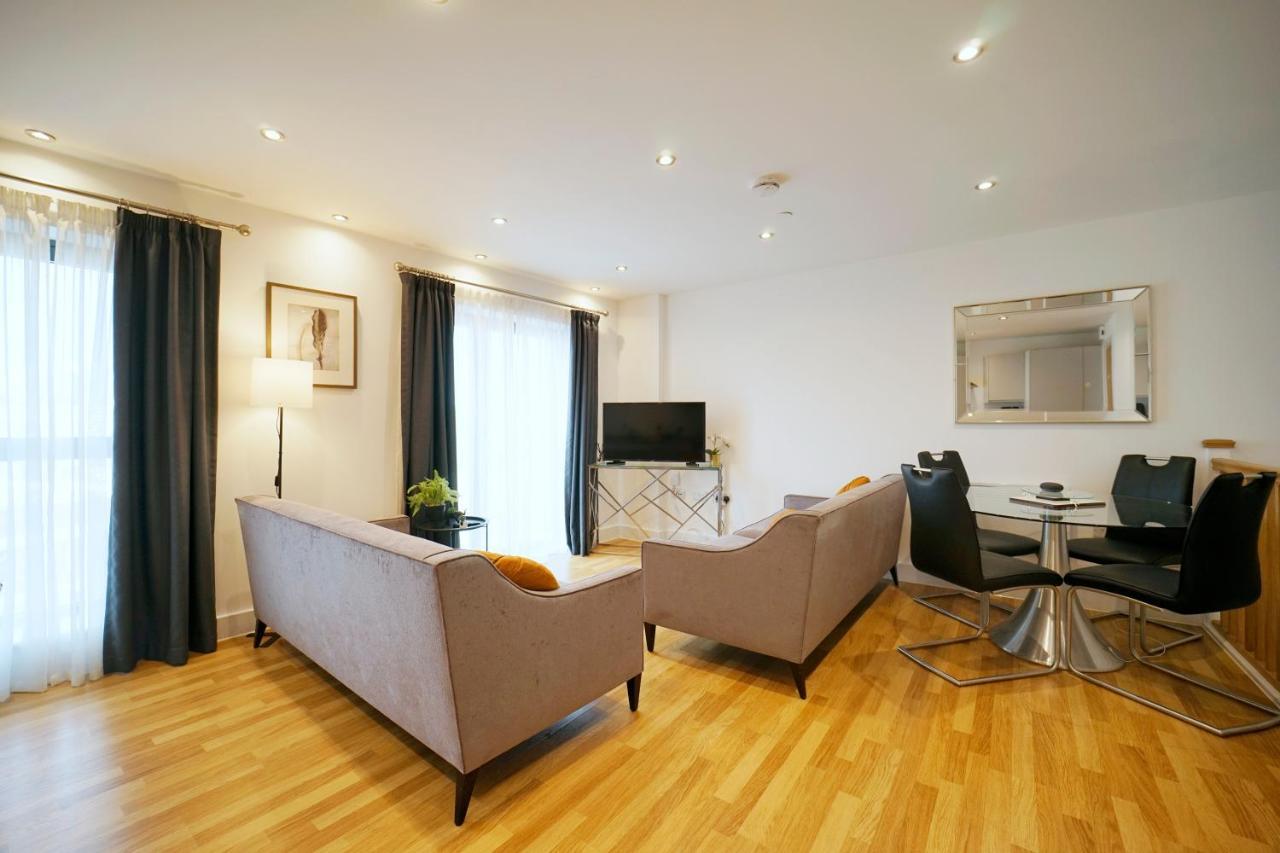 Modern 2 Bed With Juliet Balcony - Dhb Leeds (West Yorkshire)