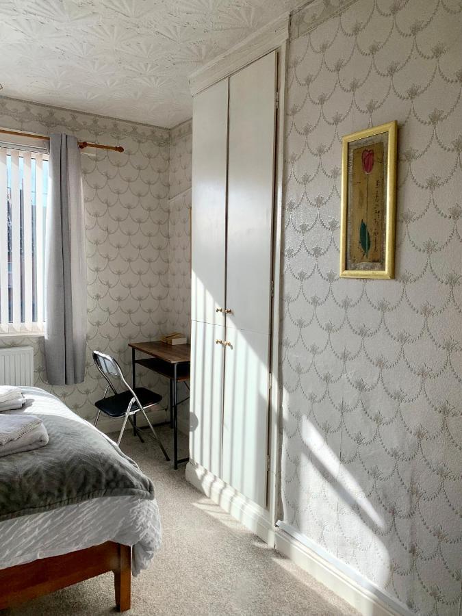 Exquisite Folk Victorian One-bed House: Leeds (West Yorkshire)