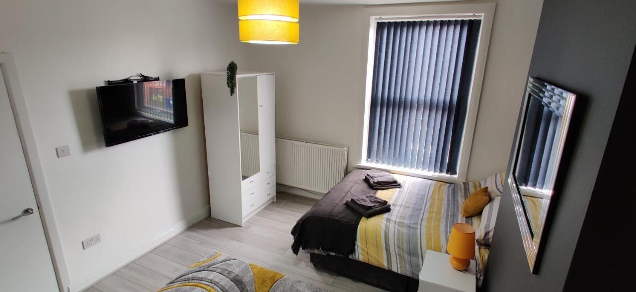 Homebird - Ashton House *