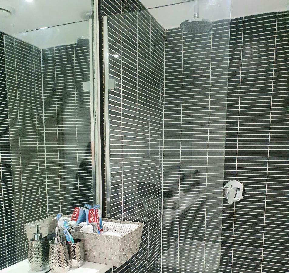 Serviced Apartment *