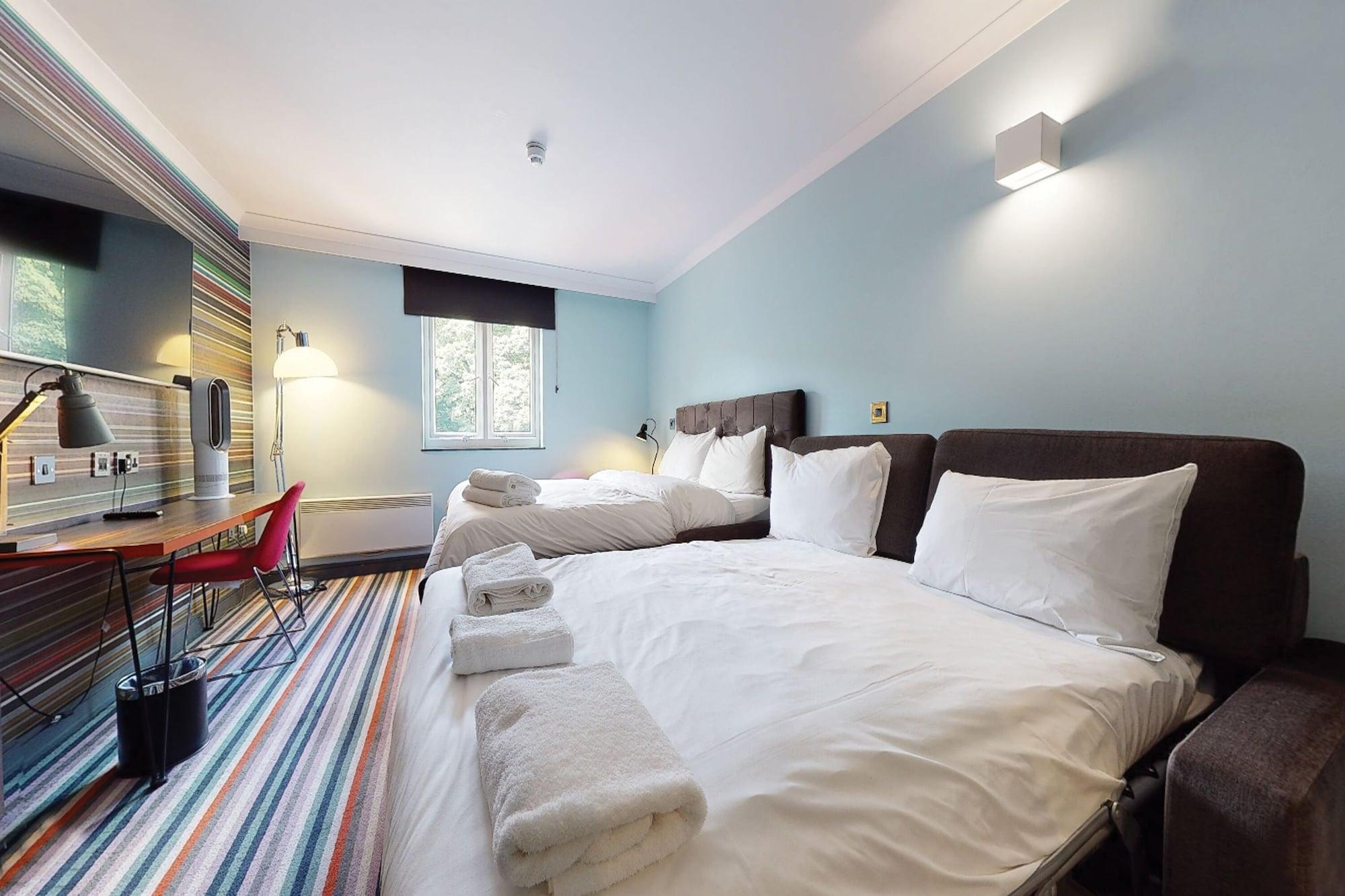 Village Leeds North 3*