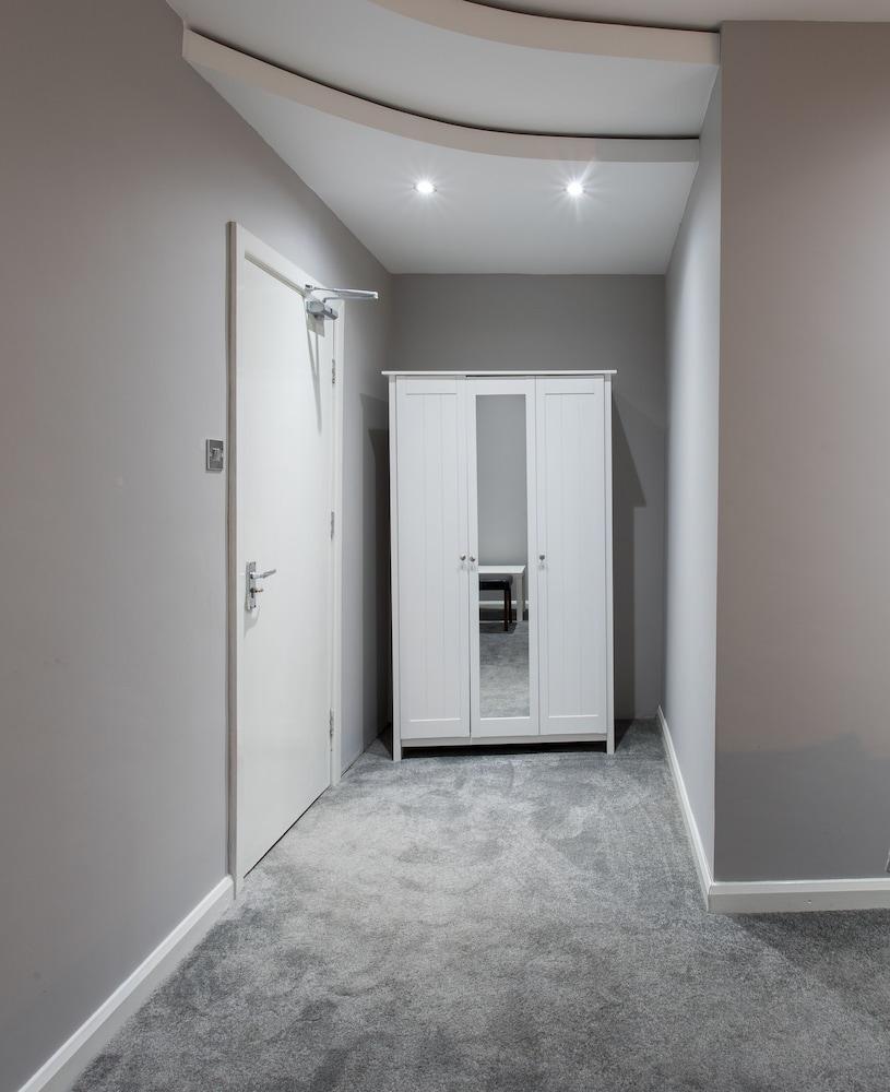 High Bank Hotel 2*