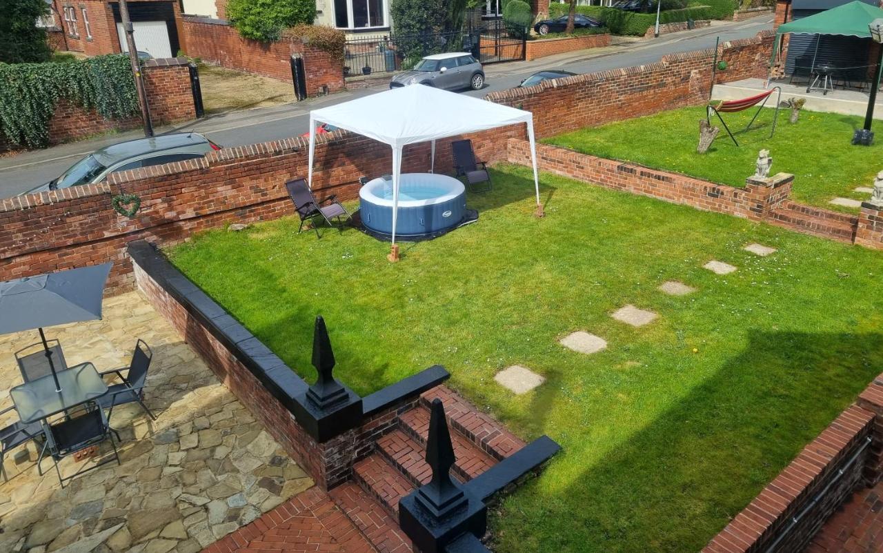 Holiday home *o* O.manor Setup For Your Amazing Relaxed With Free Parking & Fast Free Wifi *o* *