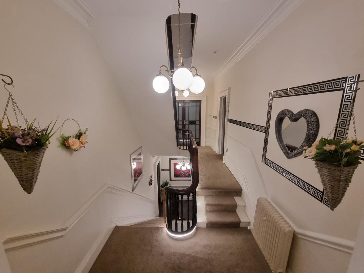 Holiday home *o* O.manor Setup For Your Amazing Relaxed With Free Parking & Fast Free Wifi *o* Leeds (West Yorkshire)