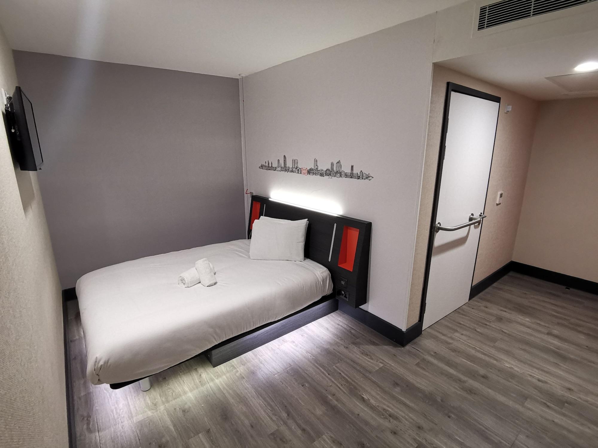 Hotel Easyhotel Leeds 3*