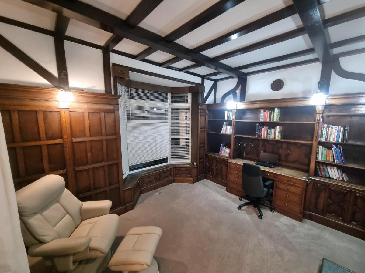 Holiday home *o* O.manor Setup For Your Amazing Relaxed With Free Parking & Fast Free Wifi *o* Leeds (West Yorkshire)