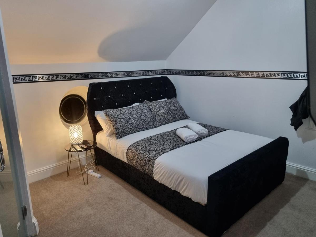Holiday home *o* O.manor Setup For Your Amazing Relaxed With Free Parking & Fast Free Wifi *o* *