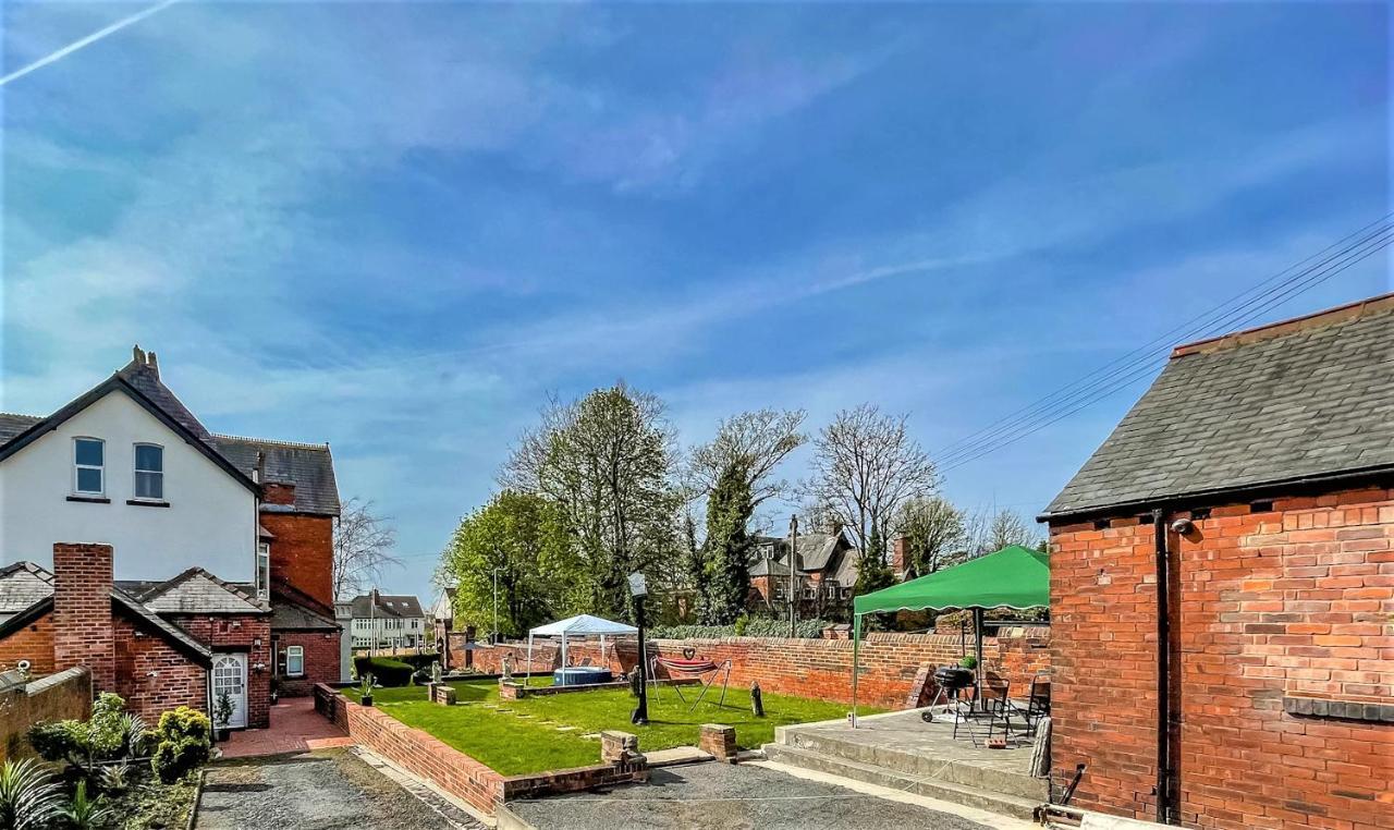 Holiday home *o* O.manor Setup For Your Amazing Relaxed With Free Parking & Fast Free Wifi *o* *