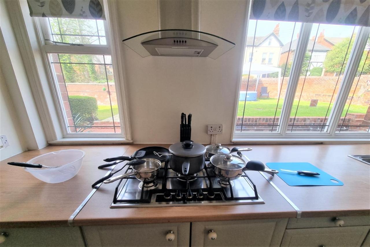 Holiday home *o* O.manor Setup For Your Amazing Relaxed With Free Parking & Fast Free Wifi *o* *