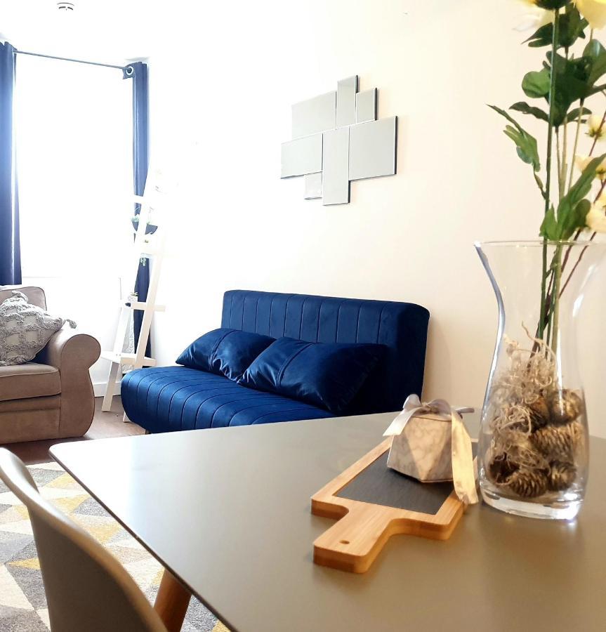 Serviced * Leeds (West Yorkshire)