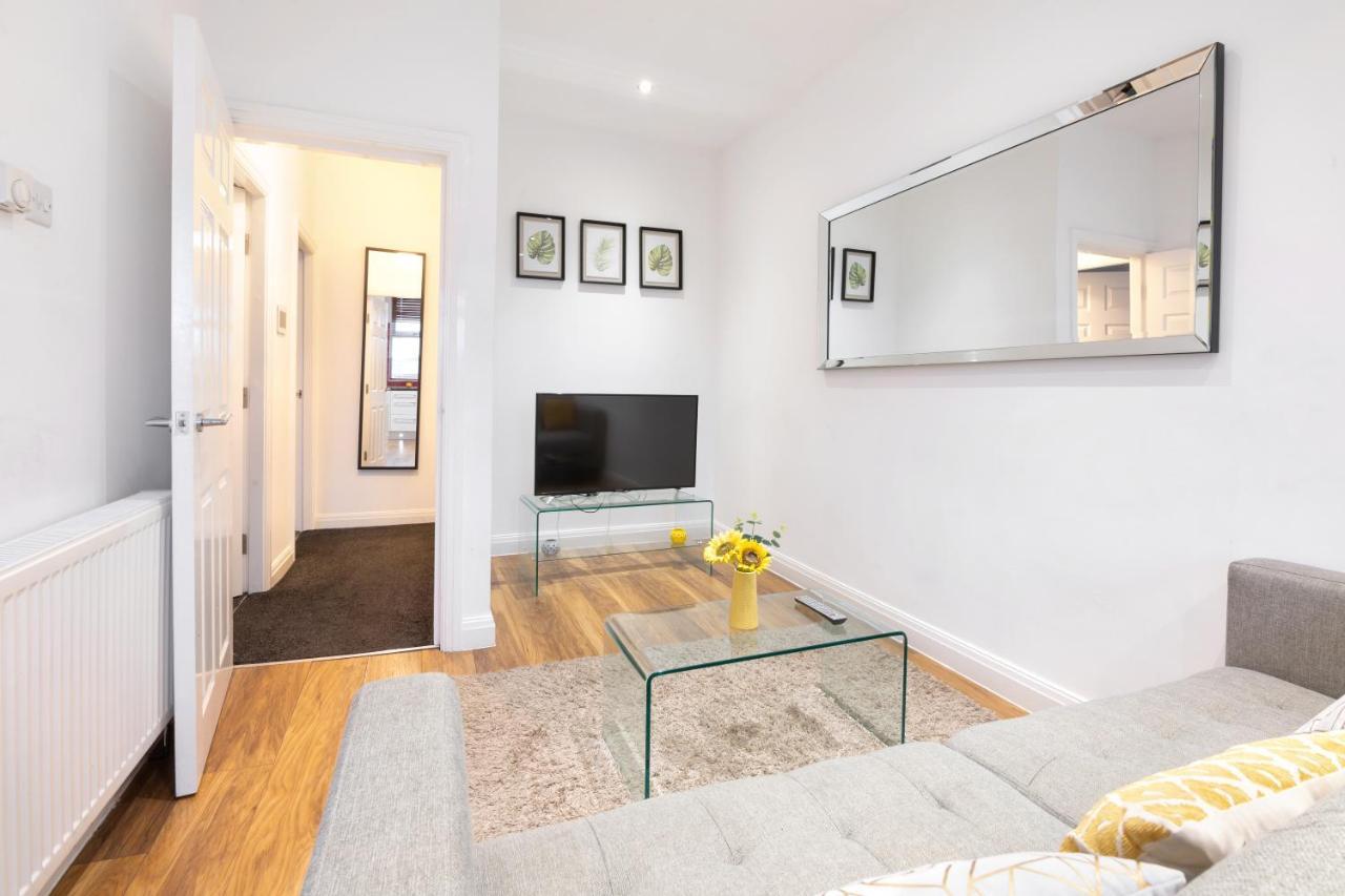 Modern Close To City Centre With Parking Apartment *