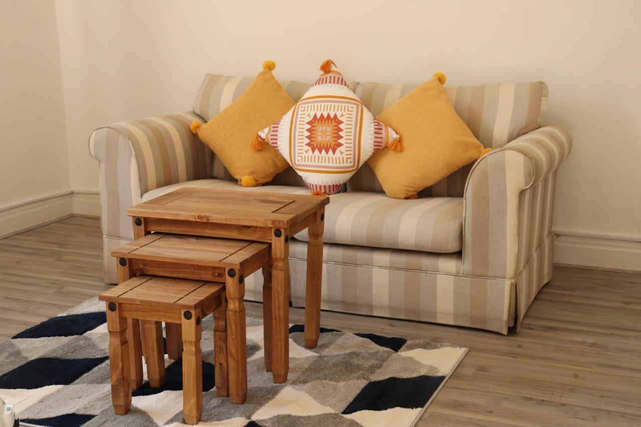 Apartment Spacious & Comfortable 3 Bedroom House - Free Wifi & Free Parking