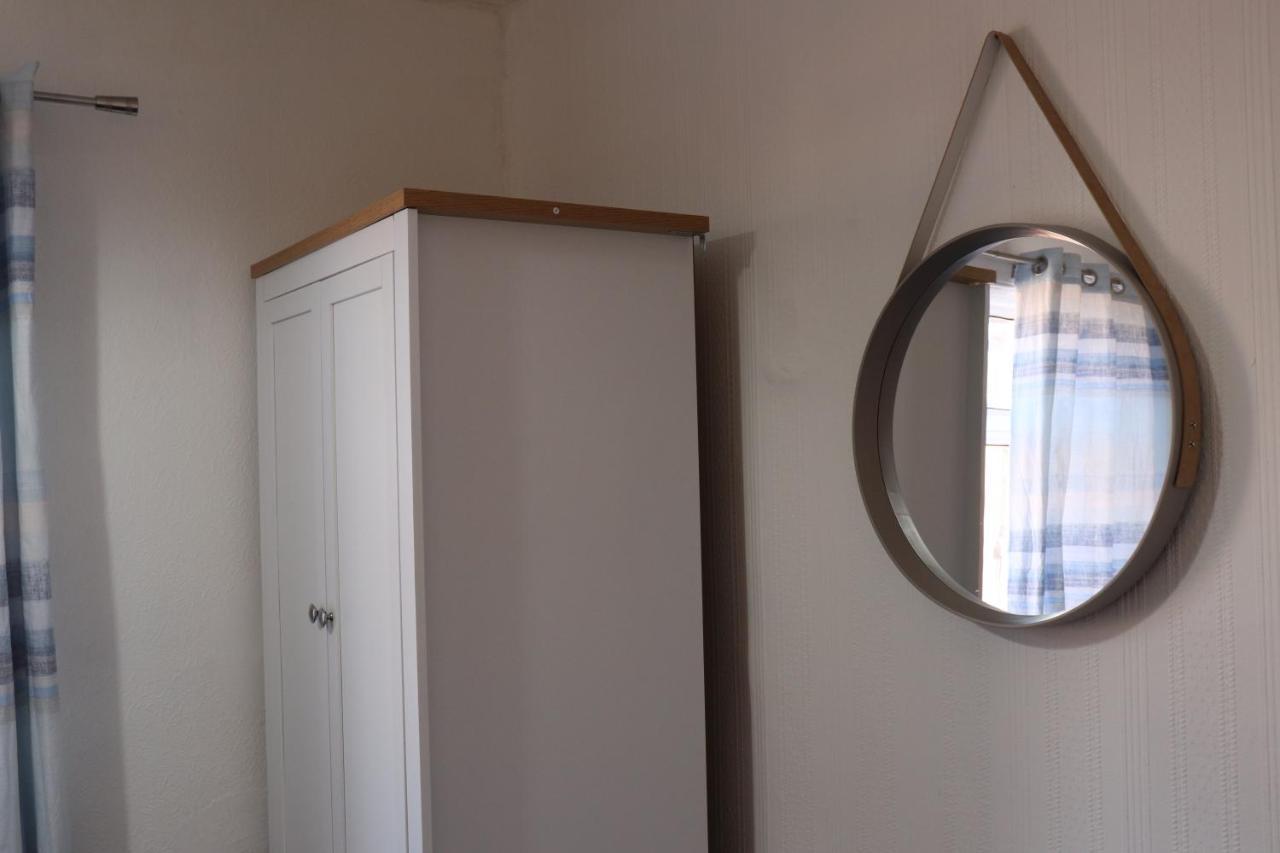 Spacious & Comfortable 3 Bedroom House - Free Wifi & Free Parking Leeds (West Yorkshire)
