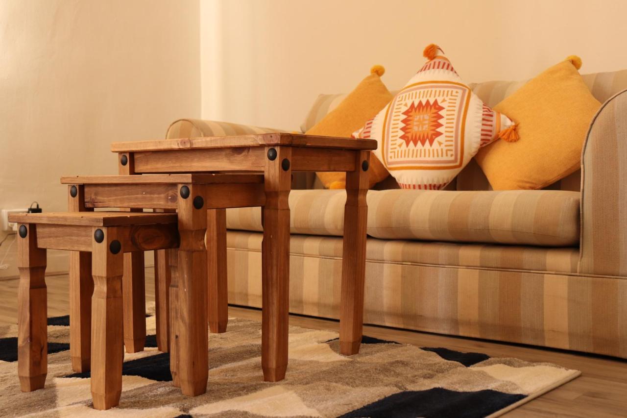 Apartment Spacious & Comfortable 3 Bedroom House - Free Wifi & Free Parking *