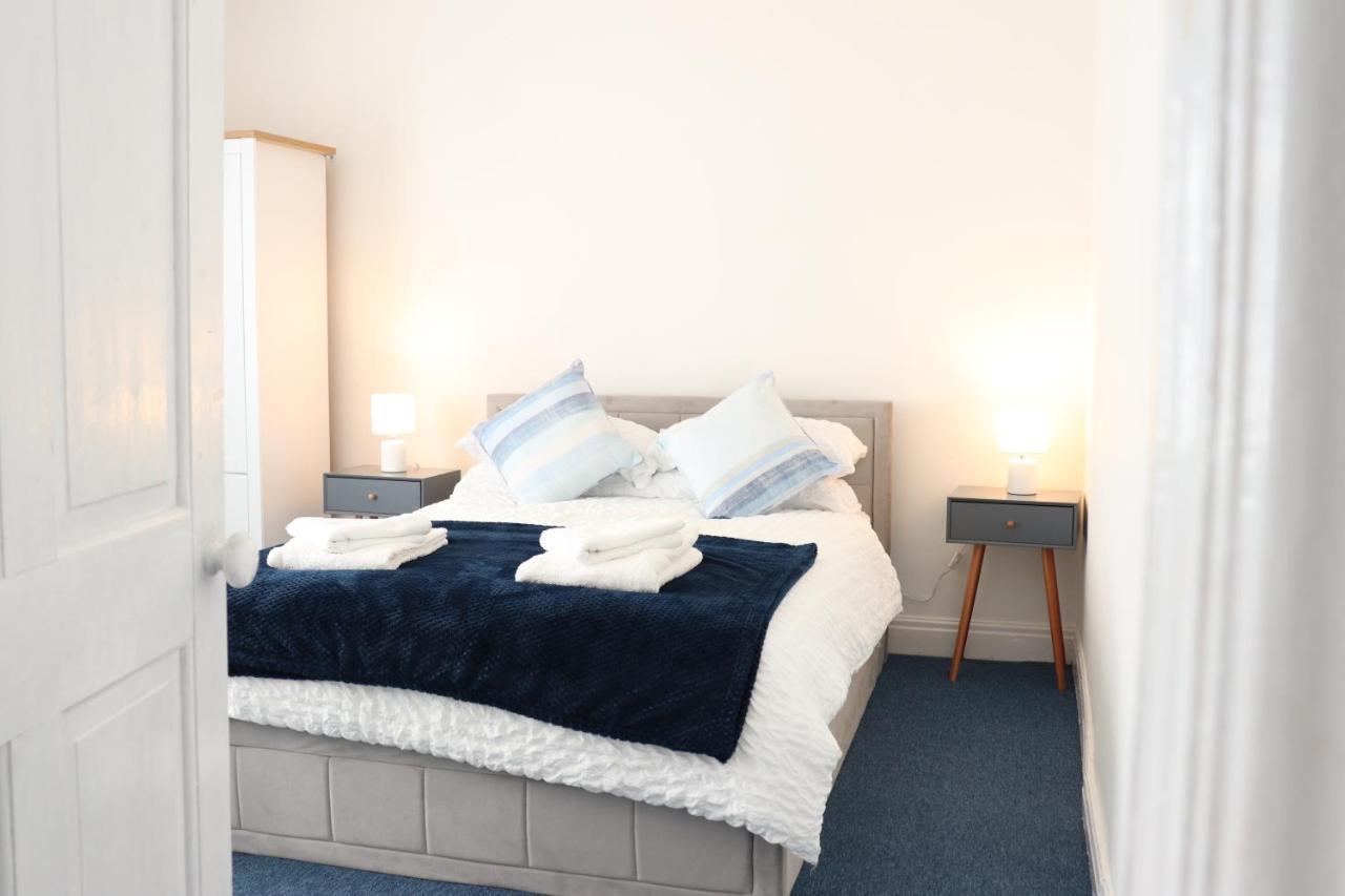 Apartment Spacious & Comfortable 3 Bedroom House - Free Wifi & Free Parking *