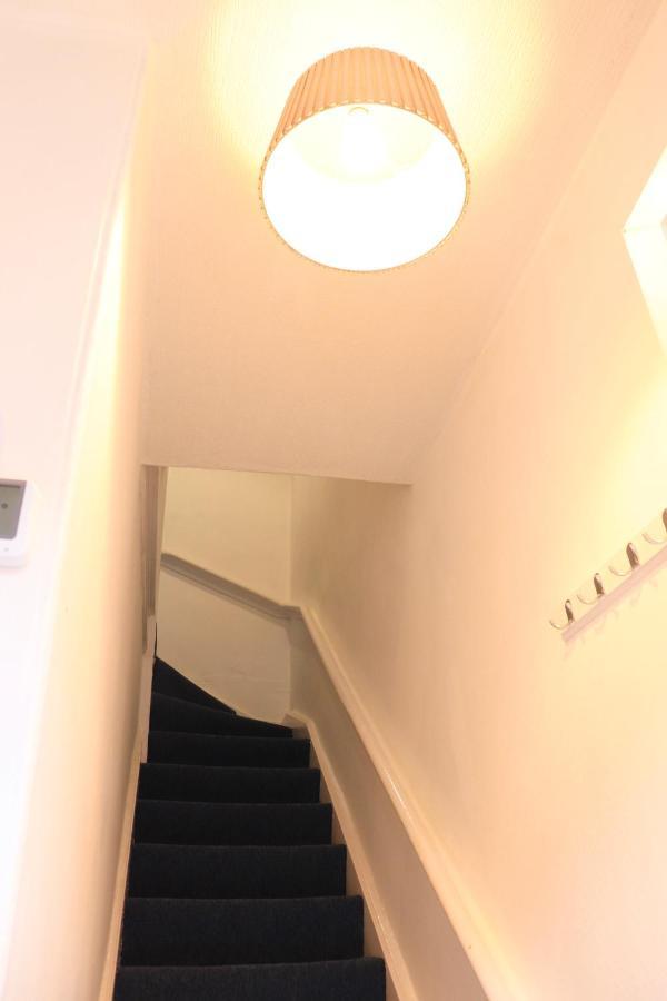 Spacious & Comfortable 3 Bedroom House - Free Wifi & Free Parking Apartment Leeds (West Yorkshire)