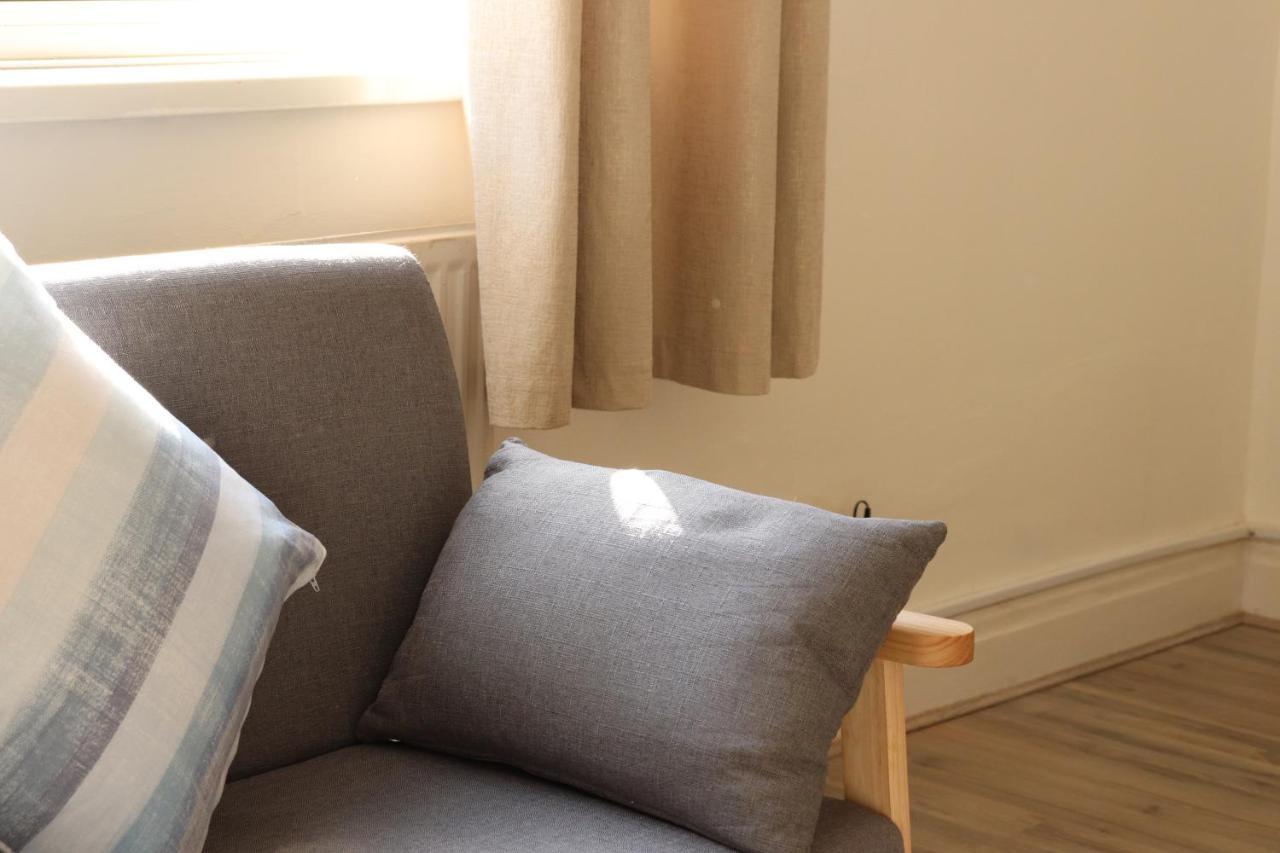 Apartment Spacious & Comfortable 3 Bedroom House - Free Wifi & Free Parking *