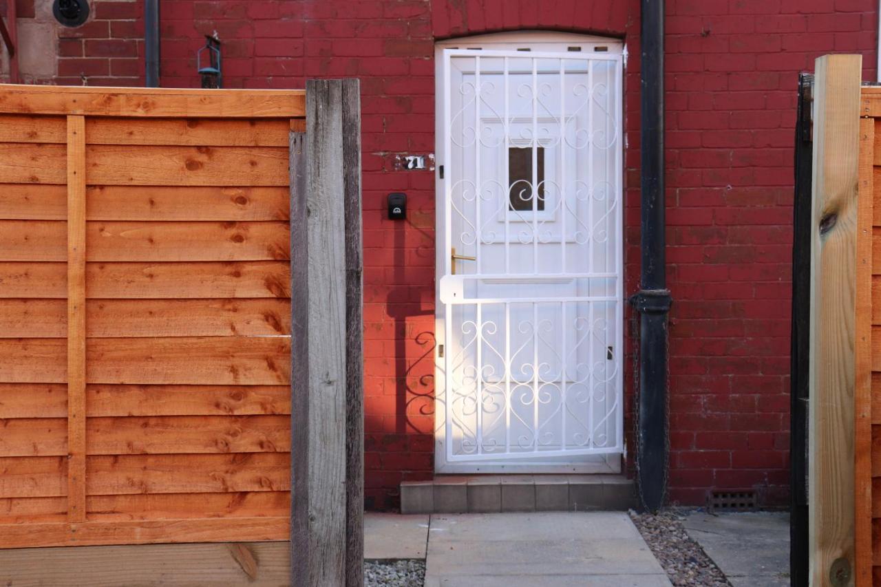 Apartment Spacious & Comfortable 3 Bedroom House - Free Wifi & Free Parking