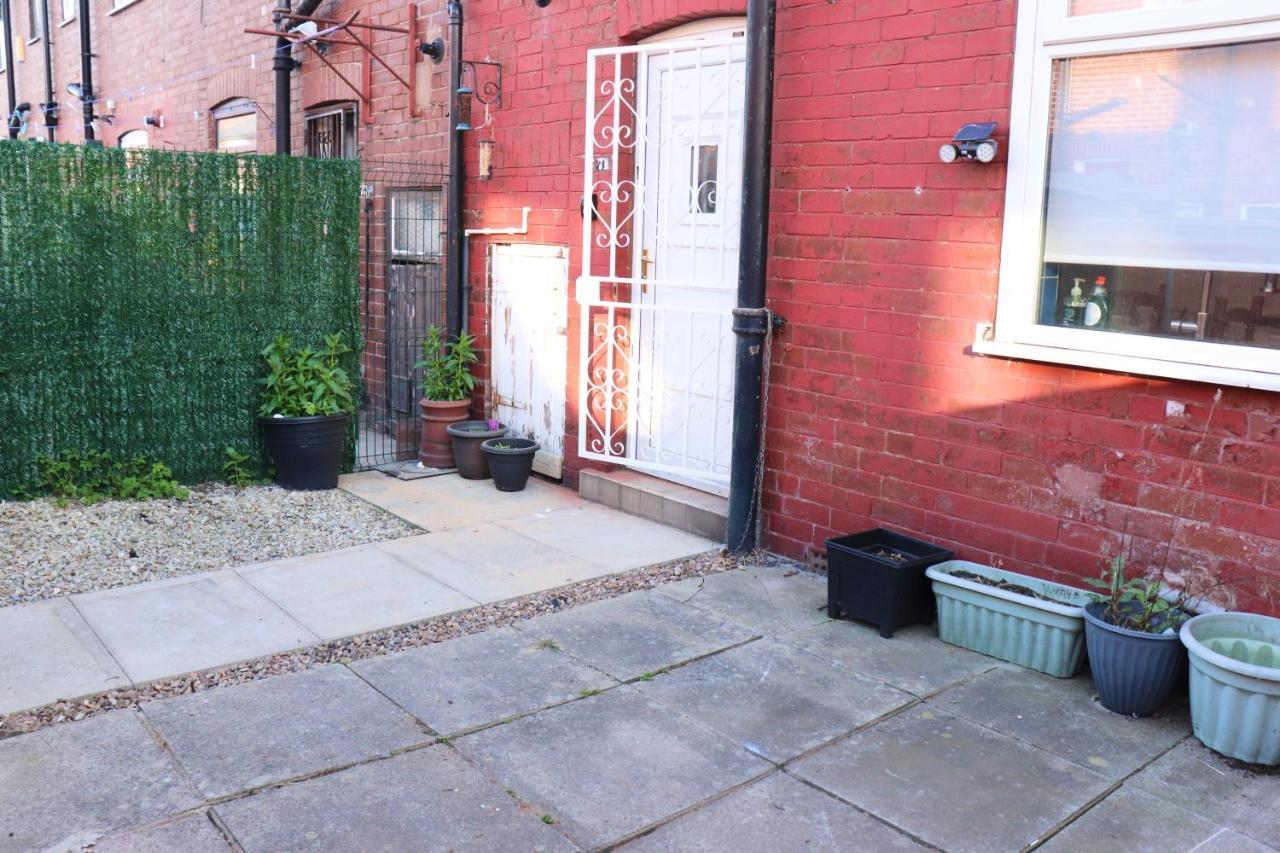 Spacious & Comfortable 3 Bedroom House - Free Wifi & Free Parking Leeds (West Yorkshire)