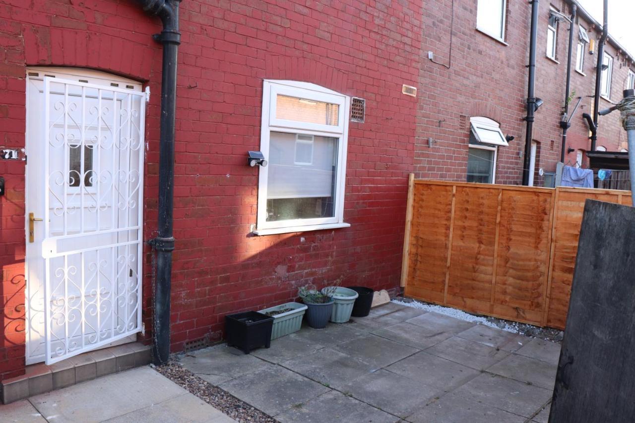 Spacious & Comfortable 3 Bedroom House - Free Wifi & Free Parking * Leeds (West Yorkshire)