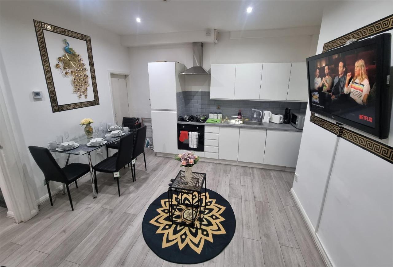 Holiday home *a!s* Setup For Your Amazing Relaxed + Free Parking + Free Fast Wifi * Leeds (West Yorkshire)