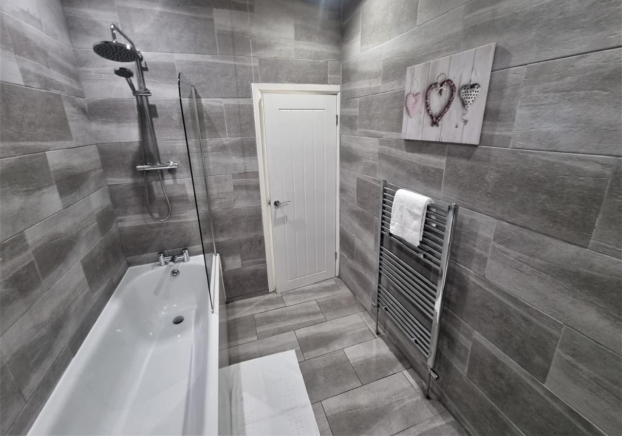 Holiday home *a!s* Setup For Your Amazing Relaxed + Free Parking + Free Fast Wifi * Leeds (West Yorkshire)