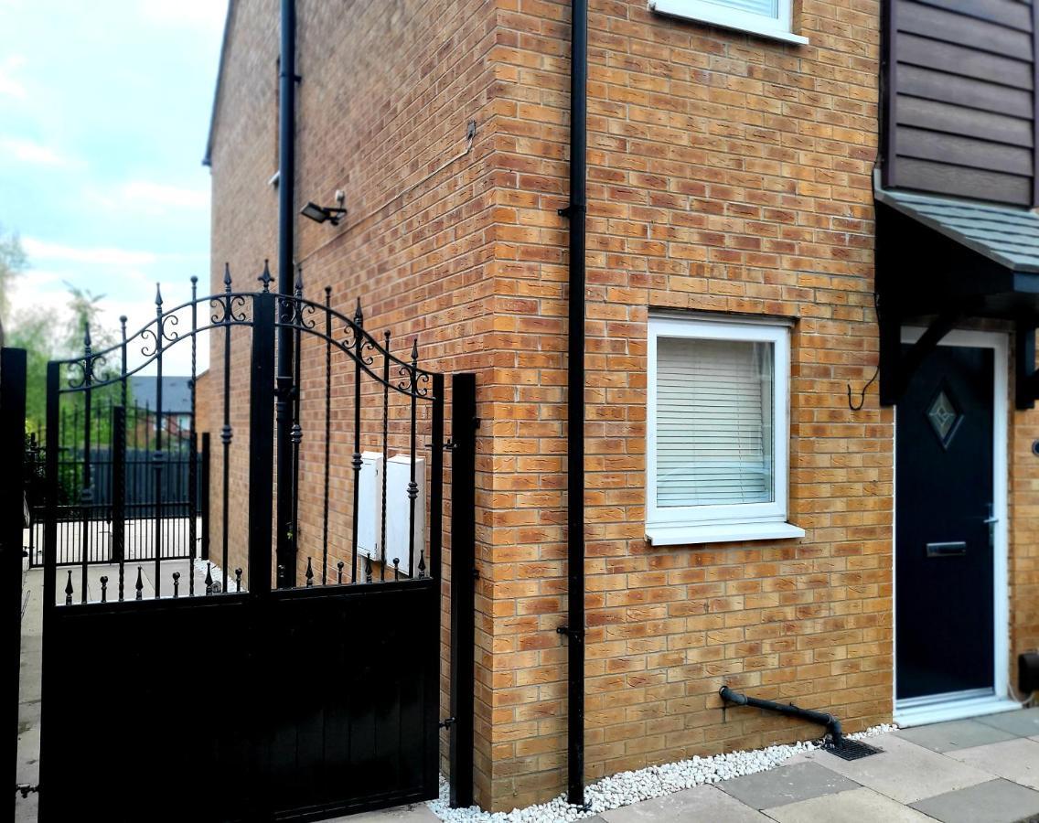 Luxurious 2 Bed House Apartment *