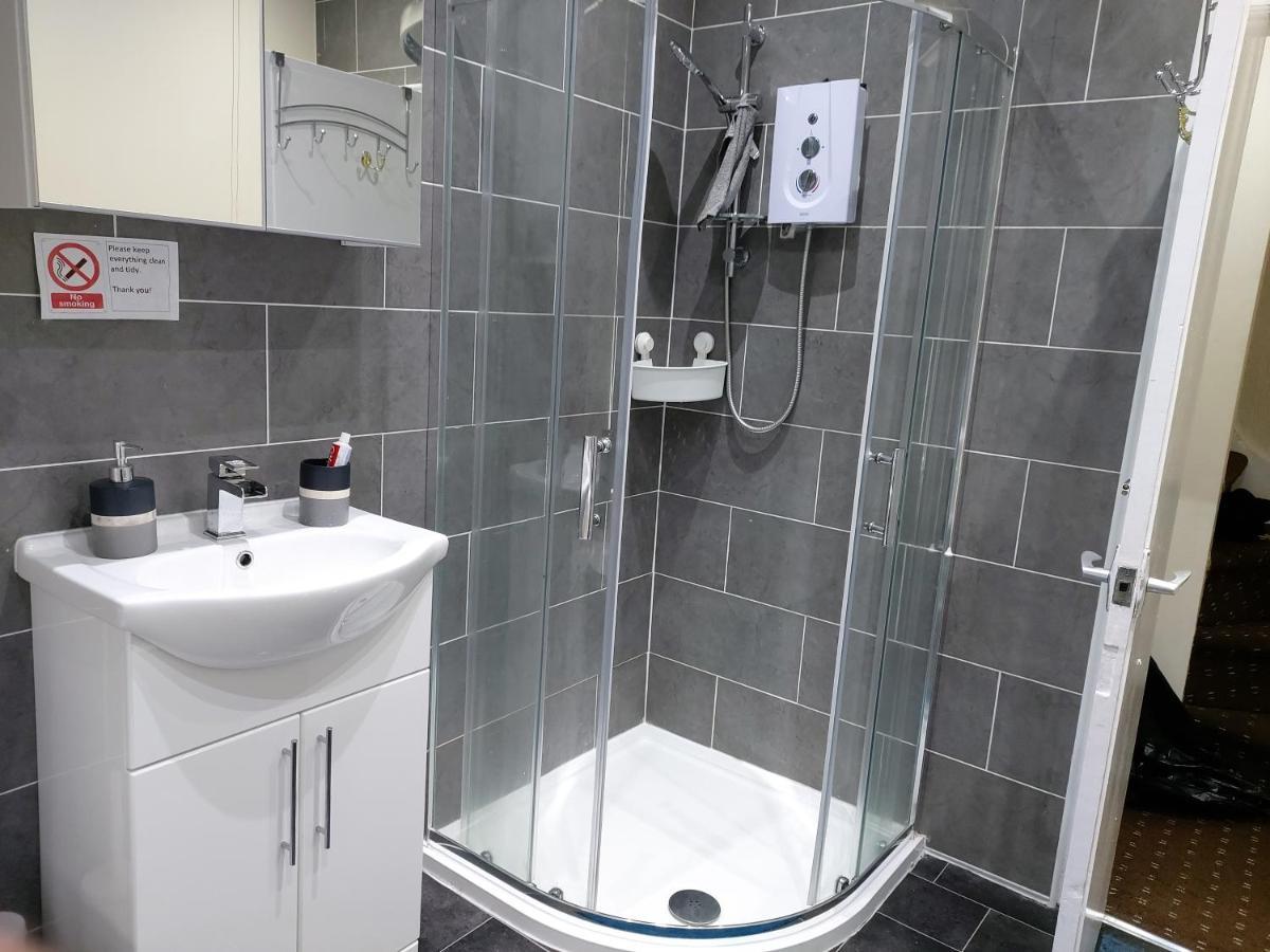 Spacious Two Bedroom House, Parking And Wifi Holiday home