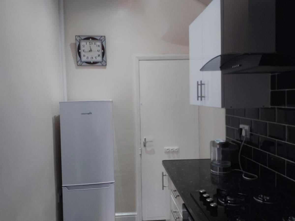 Spacious Two Bedroom House, Parking And Wifi Holiday home Leeds (West Yorkshire)