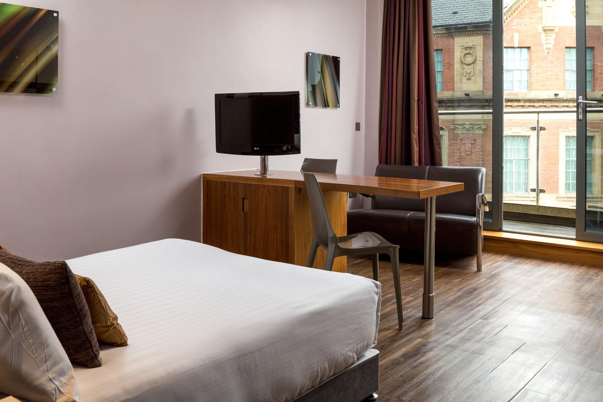 Roomzzz Leeds Aparthotel