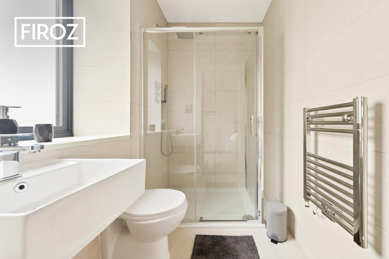 Holiday home Spacious 4 Bedroom 3 Bath House For Families & Contractors With Free Parking, Fast Wi-fi & Netflix By Firoz Management Leeds (West Yorkshire)